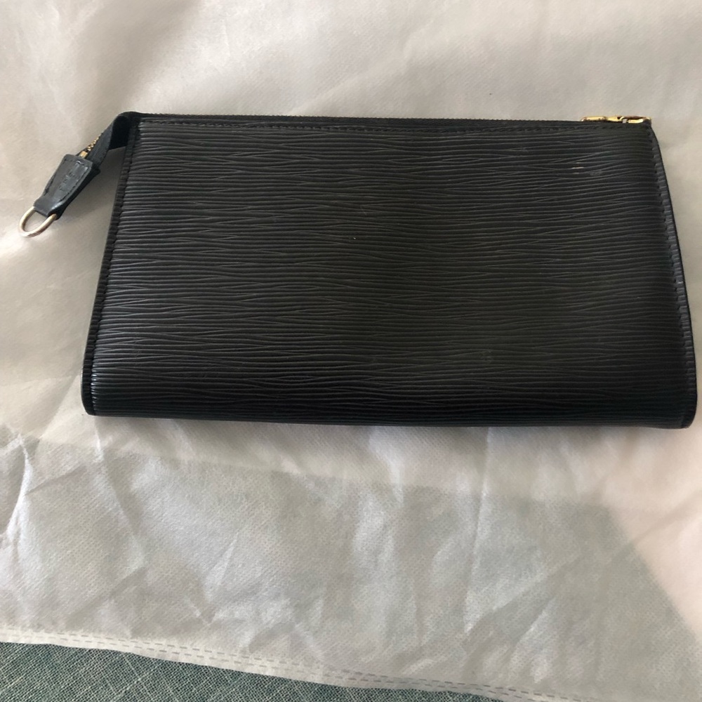 Stunning Louis Vuitton Epi Wristlet
